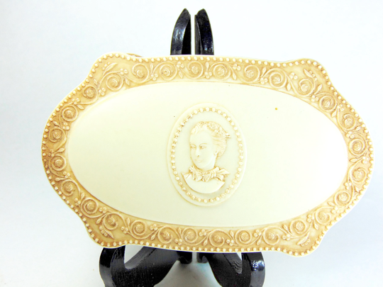 Retro Celluloid Vanity Cameo Powder Box By Luxor | Ca. 1930's