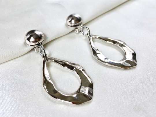 80S Modernist Silver Organic Shaped Teardrop Hoops Clip On Earrings, Clip Hoop Drops, Elongated Hoops, Statement Earrings, Nos