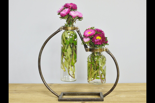 Beautiful Metal & Glass Flower Holder - Ideal For Displaying Flowers Adding A Spot Of Colour To Any Room