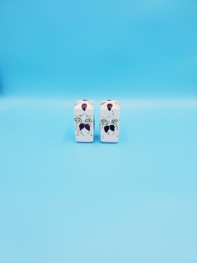 Grape Vine Salt & Pepper Shakers; Grapes