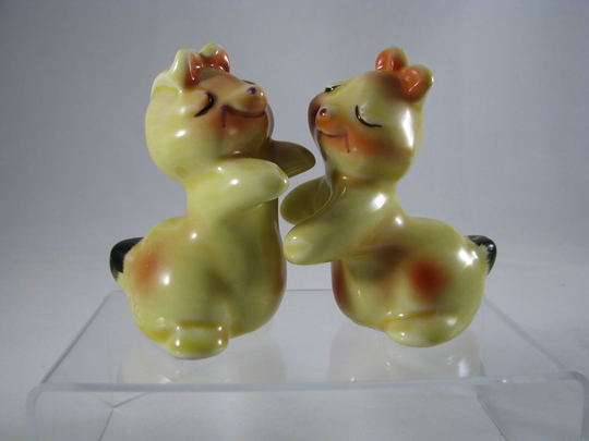 Huggers Salt & Pepper Vintage Van Tellingen Bunny Rabbits 3 3/4