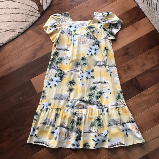 Beach Ready 1980S Waikiki Fashion Soft Yellow Muumuu/Kaftan Smock Dress With Petal Sleeves & Pockets | M/L