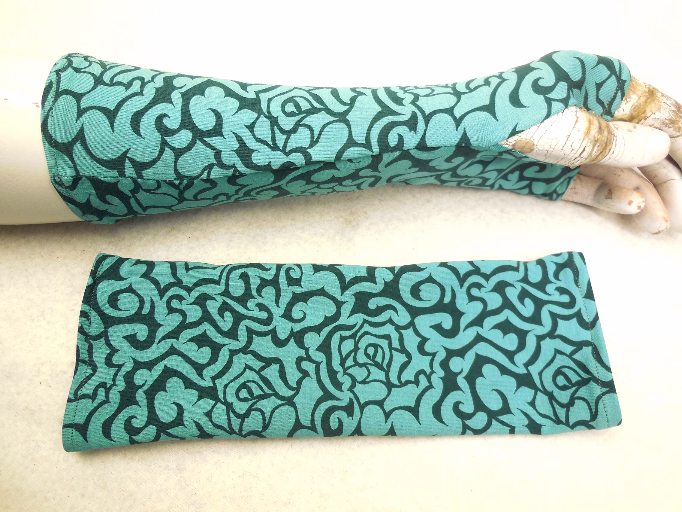 Green Tendrils, Organic Cotton, Finely & Warmly, These Chic Arm Warmers Are Open Gloves The Popular Gift