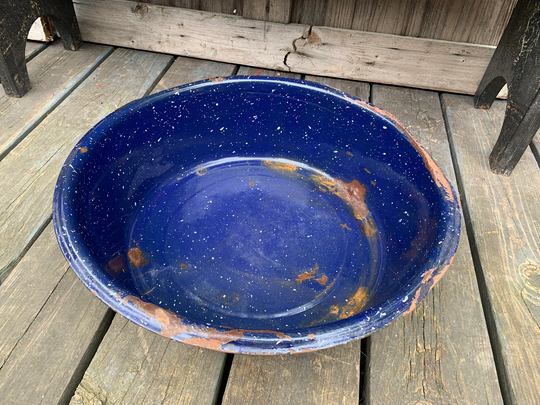 Vintage Enamel Wash Basin, Rusty Primitive Farmhouse Planter, Garden Porch Yard Art Decor