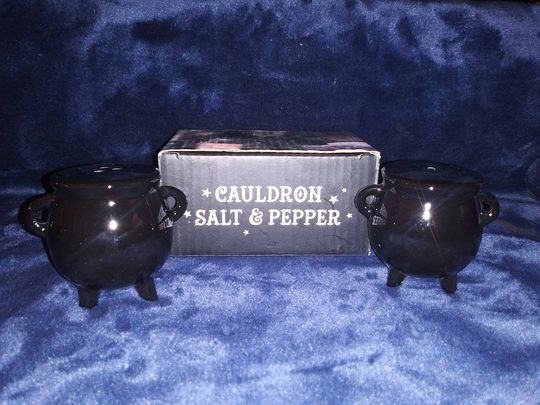 Halloween Salt Shakers-Cauldron Salt & Pepper Shakers-Ceramic-Ask To Bundle Items For Refund On Shipping Overages