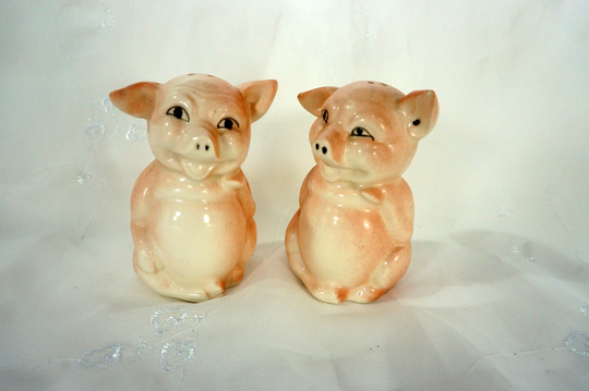 Vintage Ceramic Pig Salt & Pepper Shakers, Hand Painted Ceramic, Modern Farmhouse, Kitschy, Collector, Japan, Mid Century Pigs