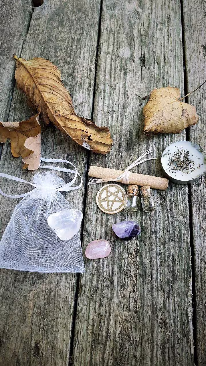 Wiccan Pagan Witch Protection, Positive Energy, Negativity Removal Spell Kit Crystals Pentagram Handmade White Sage Candle Altar Tools Magic