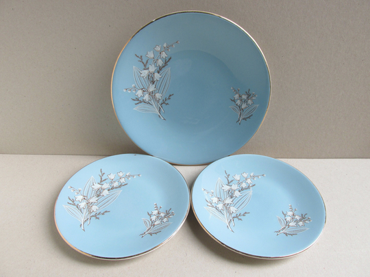 3 X Vintage Plates, Powder Blue With Whitebell Flowers, 1960S Washington Pottery, Dia 7" & 9