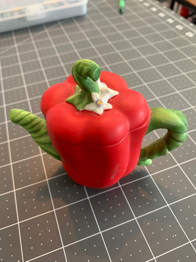 Avon Teapot, Miniature, Seasons Harvest, Red Pepper 1996, Collectible