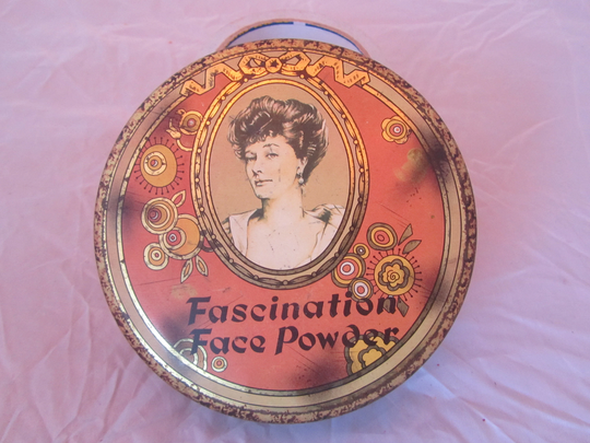 Flirty Fascination Face Powder Tin