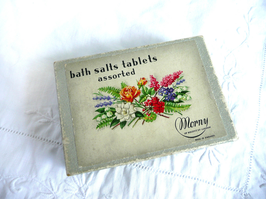 Vintage Morny Bath Salts Box - 1940S 1950S Of Regent Street Floral Bath Salts Vintage Boudoir Trinket