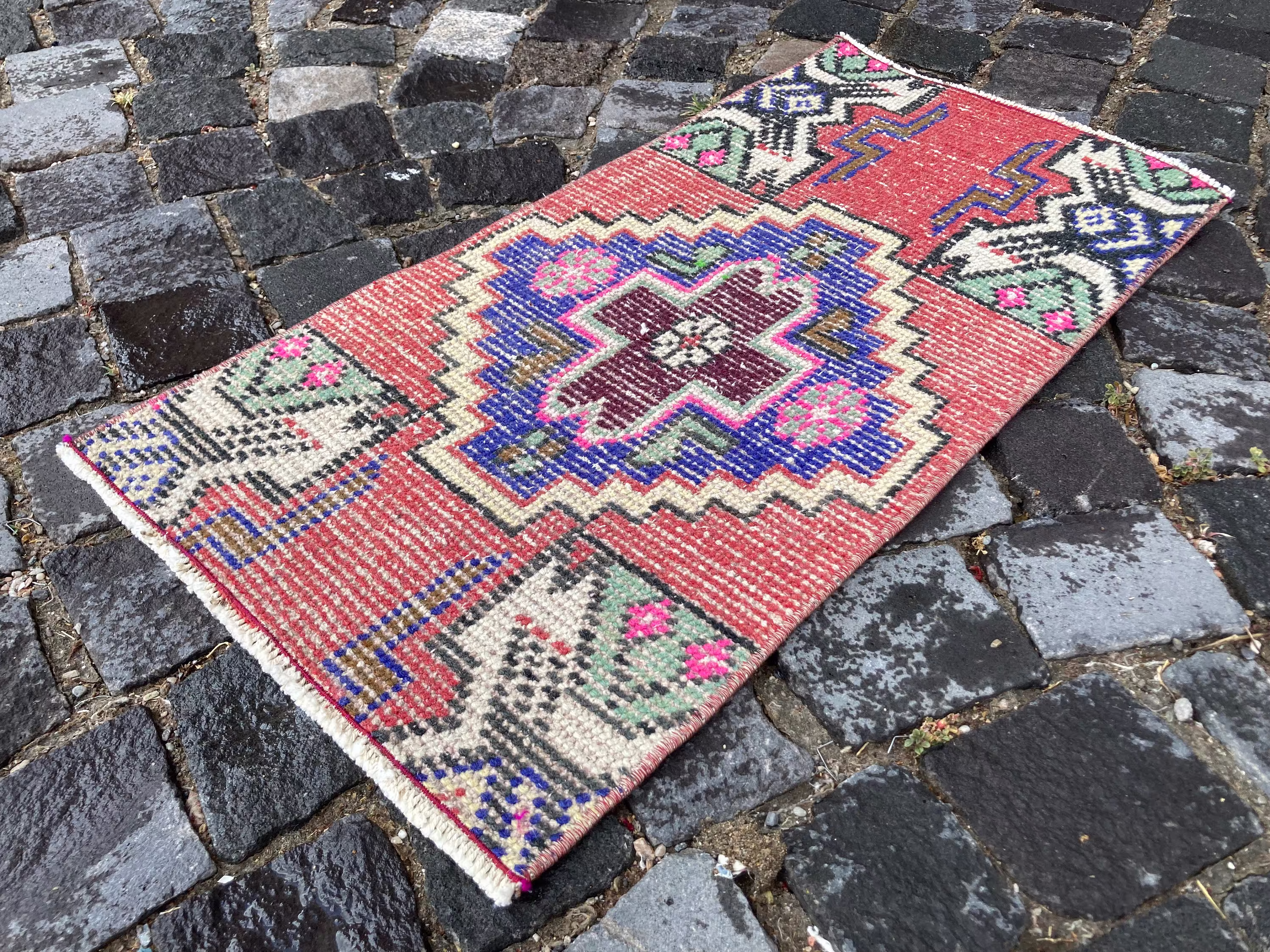 Turkish Rug, Small Organic Rug Carpet, Bath Rugs, Boho Decor, Doormats, Vintage Handmade 41 X 80 cm = 1, 34 2, 62 Ft