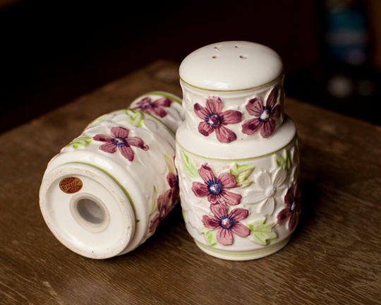 Pretty Purple Flower Salt & Pepper Shakers
