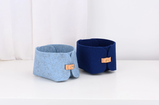 Wool Felt Organizer With Vegetable Tan Leather Tab, Space Organizer, Jewelry Bedside Table Tray, Desk Holder