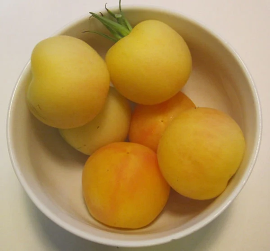 Vegetable - Tomato Garden Peach 15 Premium Quality Seeds First Class Post