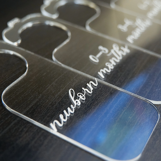Minimal Cursive Clear Newborn To 5T Acrylic Baby Clothes Divider Hangers, Baby Clothes Dividers, Closet Organizers, Hangers