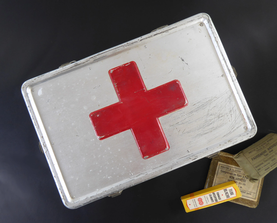 1950S French Military First Aid Kit With Original Contents - Aluminium 1st Tin Issue Army