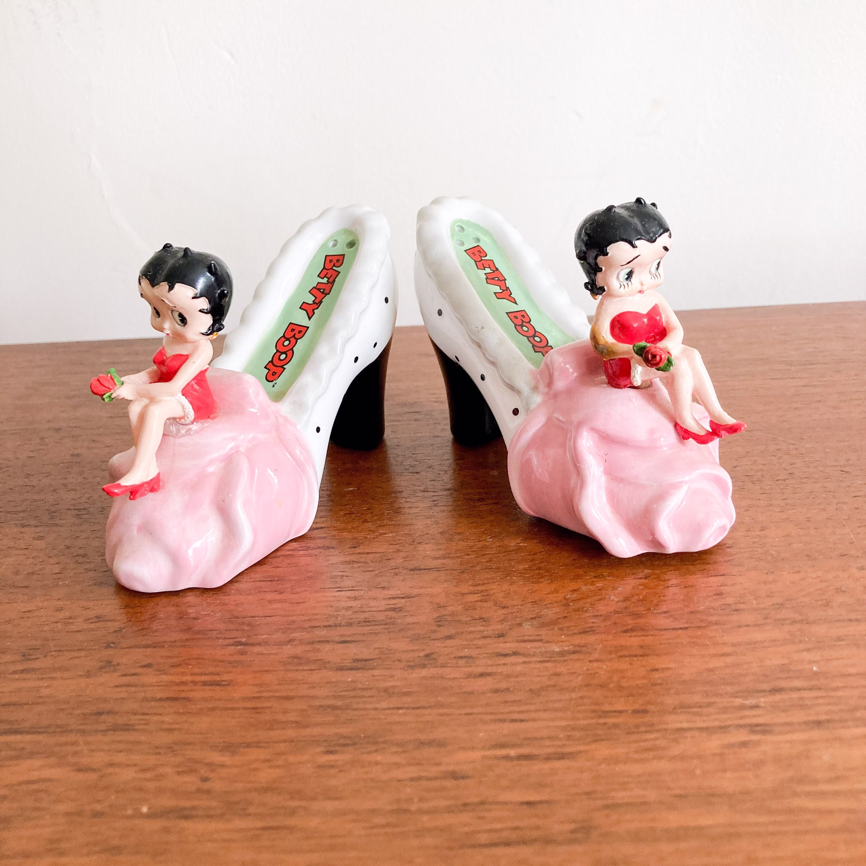 Betty Boop Ceramic Salt & Pepper Shakers, Fleischer Studios Memorabilia, Made in 2000, Vintage Shakers
