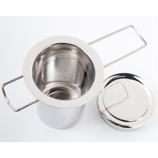 The stainless steel tea strainer, a foldable tea strainer with double handle and lid, can be hung on teapots and cups