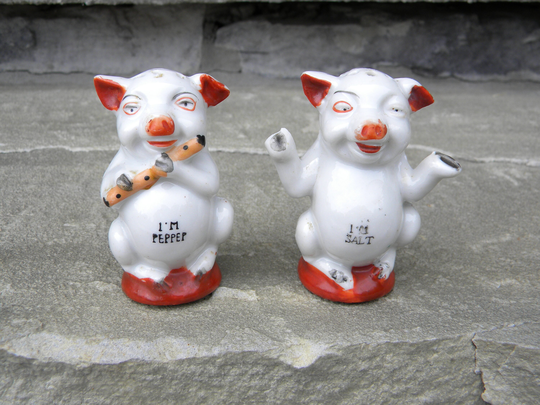 Vintage Lil Pigs Salt & Pepper Shakers/Pig Figurines Made in Japan Kitchen Kitsch Piglets Farmhouse