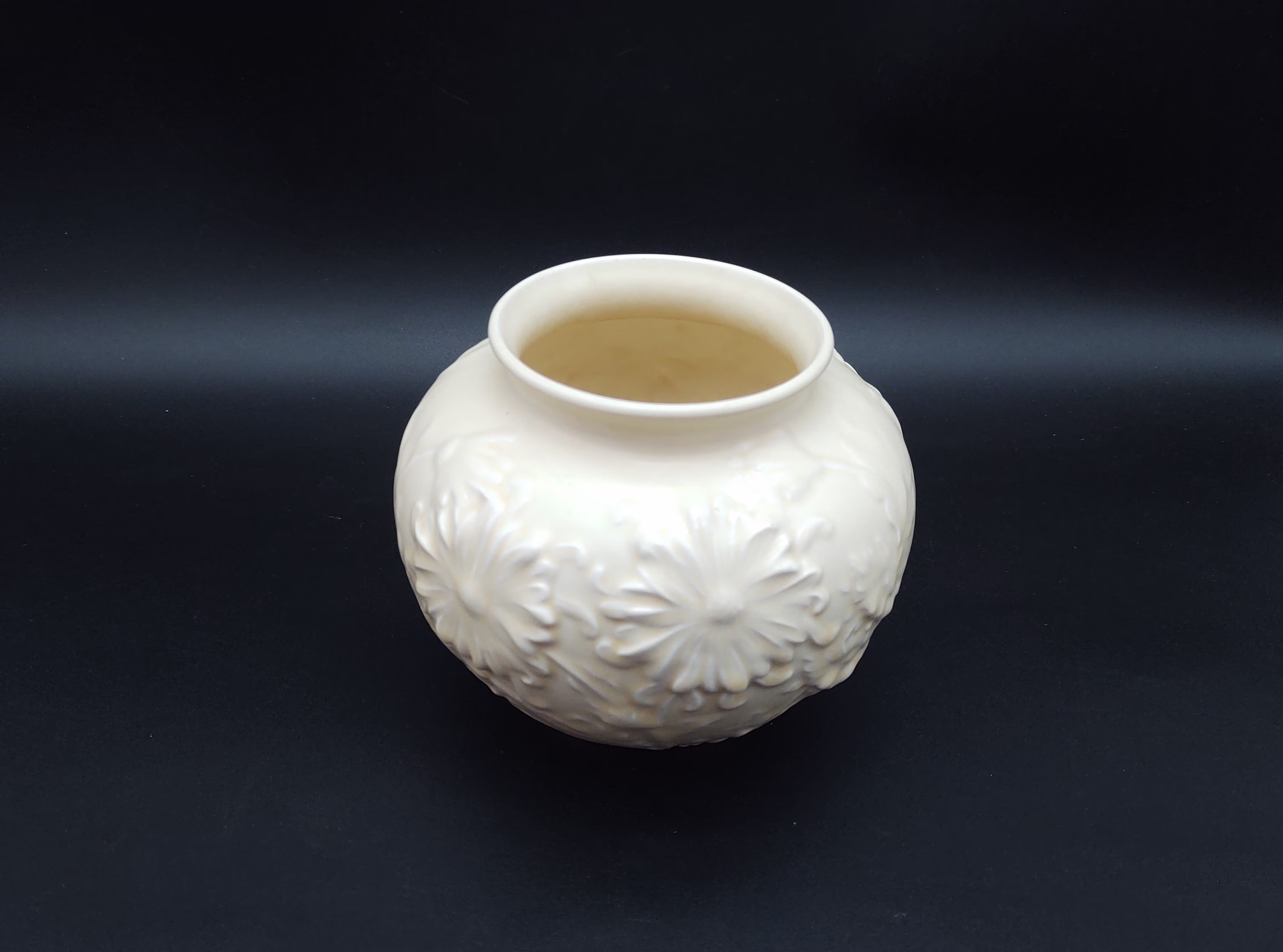 Chrysta White Planter Grimwades Royal Winton