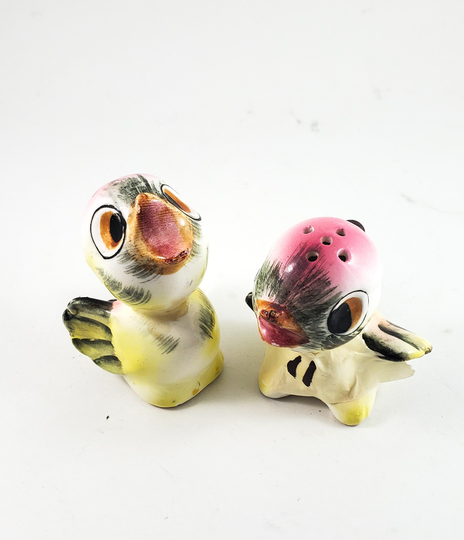 Adorable Anthropomorphic 2 Birdie Salt & Pepper Shakers. Vintage Kitchen Decor