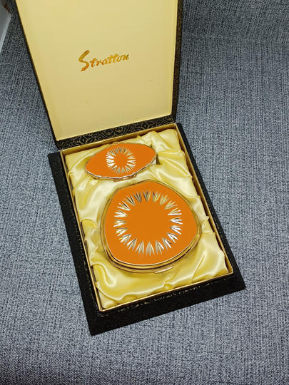 Stratton Shell Convertible Powder Compact & Lipview Lipstick Holder Gift Set Boxed ~ Orange Enamel With Gold Tone Engraved Starburst Design
