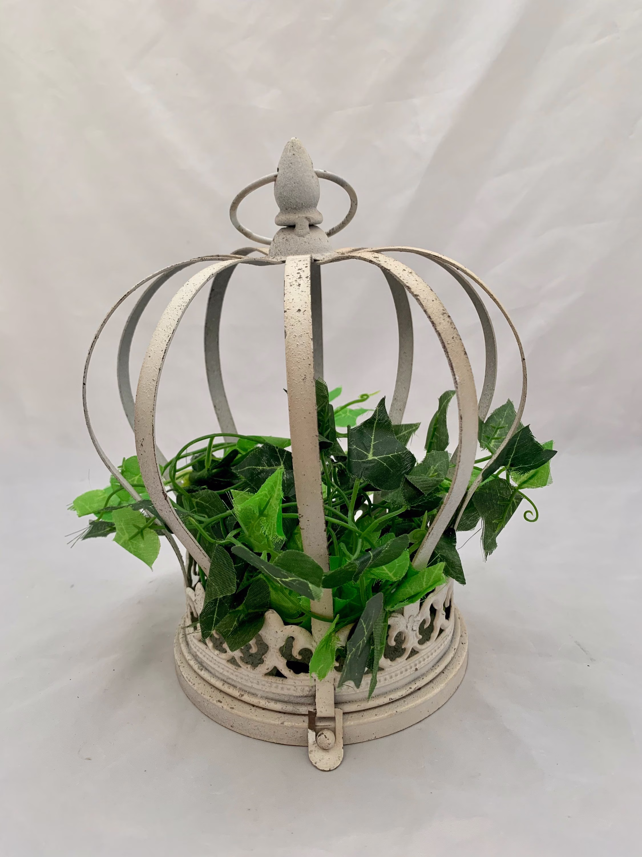 White Metal Crown Plant Holder Garden Flower Pot Hanging Basket