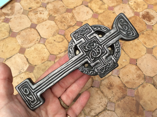Vintage Celtic Cross, Durrow, Co Offaly, Made By Wild Goose Studio, Kinsale, Ireland After The Stone Original Poured in A Metal Powder