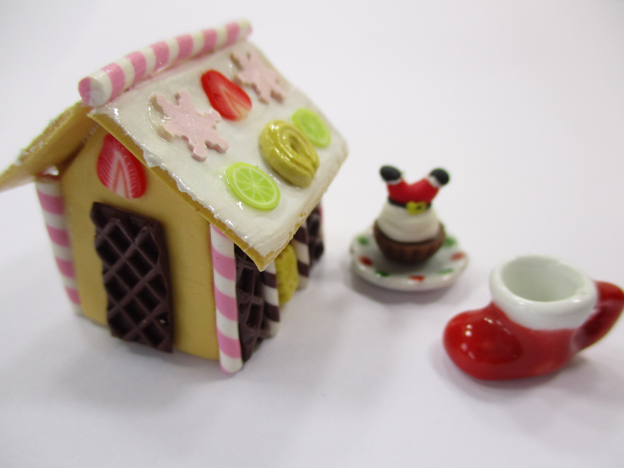 Dollhouse Miniature Food Gingerbread House Christmas Cupcake Seasonal Set Accessory Supply Charms 15864
