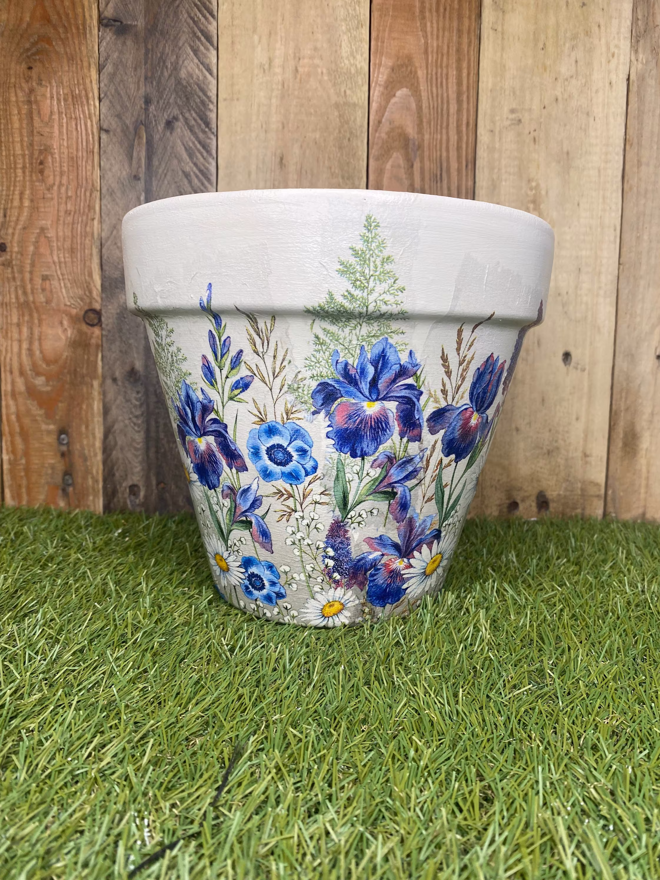 19cm Meadow Flower Plant Pot, Decoupaged Daisy Gift, Iris Birthday Home Decor, Garden Decor