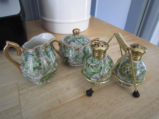 Enesco Minature Cream & Sugar Set With Salt & Pepper W/Carrying Rack Paisley Print