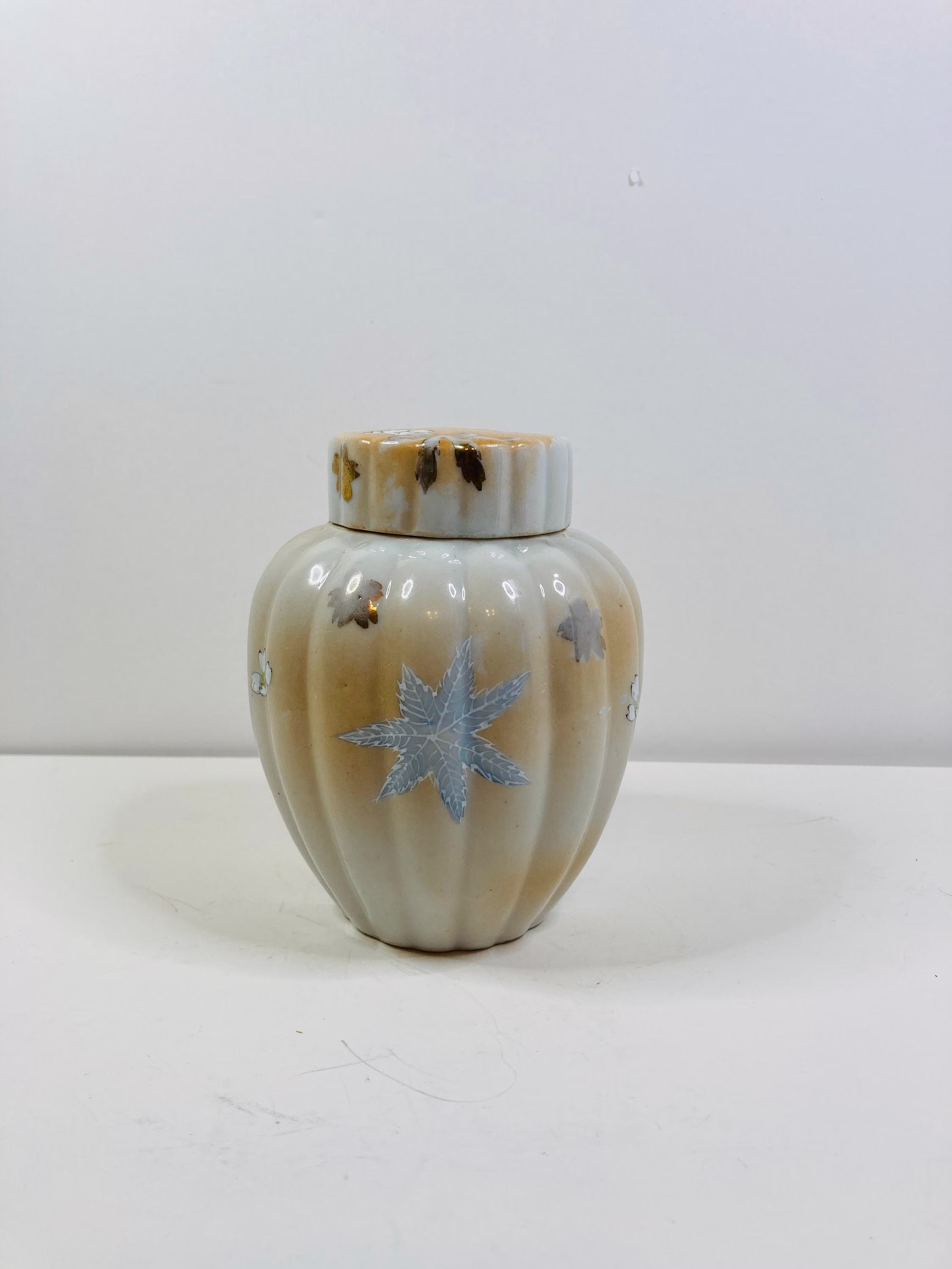 Small Ginger Jar With Inside Lid, Floral Desgin